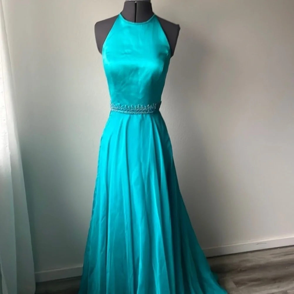 Sherri Hill dress size 10 aqua ballgown halter top softgirl beaded